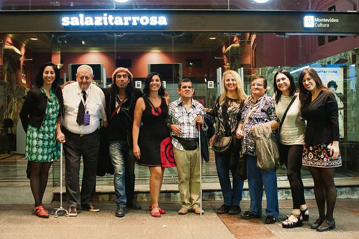Participantes del documental Locura al aire, en la sala Zitarrosa, el día del preestreno.
 · Foto: Juan Manuel Ramos