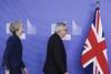 Theresa May, primera ministra británica, y Jean-Claude Juncker, presidente de la Comisión Europea, antes de una reunión sobre Brexit, ayer, en Bruselas.
Theresa May, primera ministra británica, y Jean-Claude Juncker, presidente de la Comisión Europea, antes de una reunión sobre Brexit, ayer, en Bruselas.
