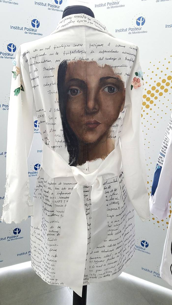Foto principal del artículo 'Expo de túnicas intervenidas en el Institut Pasteur por el Día Internacional de la Mujer y la Niña en la Ciencia'