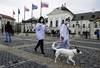 Jóvenes frente al palacio presidencial de Eslovaquia, en Bratislava.
· Foto: Joe Klamar / AFP Jóvenes frente al palacio presidencial de Eslovaquia, en Bratislava.
· Foto: Joe Klamar / AFP