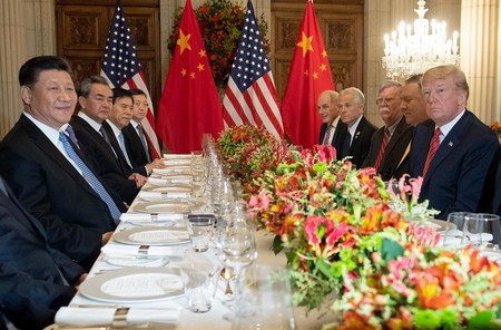 Xi Jinping y Donald Trump durante una cena con las delegaciones de ambos países, el sábado, en Buenos Aires. · Foto: Saul Loeb Xi Jinping y Donald Trump durante una cena con las delegaciones de ambos países, el sábado, en Buenos Aires. · Foto: Saul Loeb