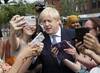 El primer ministro británico, Boris Johnson, posa para fotografías en Birmingham.
El primer ministro británico, Boris Johnson, posa para fotografías en Birmingham.
