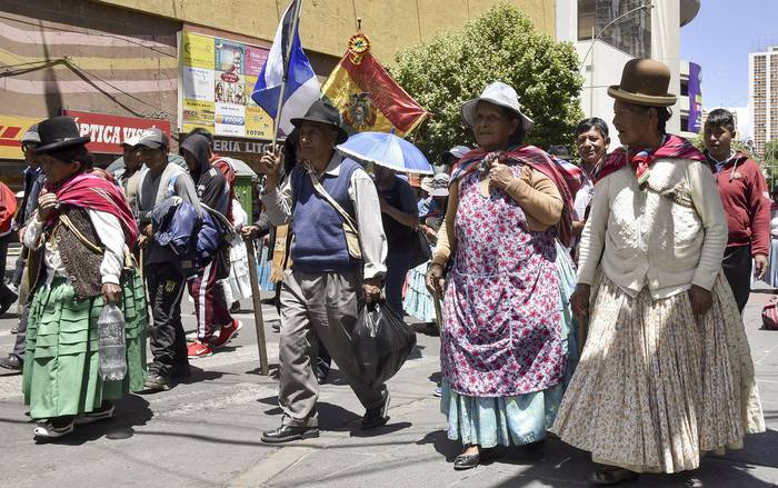 Partidarios del partido Movimiento Al Socialismo (MAS), marchan en La Paz el 31 de octubre de 2019, en apoyo del presidente boliviano Evo Morales. · Foto: Aizar Raldes, AFP