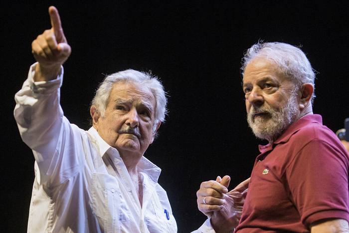 José Mujica y Luiz Inácio Lula da Silva, durante la celebración del 40 aniversario del Partido de los Trabajadores de Brasil (PT), el sábado, en Río de Janeiro.

 · Foto: Daniel Ramalho, AFP