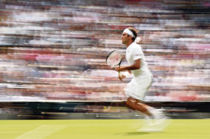 El suizo Roger Federer durante el partido con el eslovaco Lukas Lacko, ayer, en Wimbledon.
 · Foto: Oli Scarff