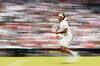 El suizo Roger Federer durante el partido con el eslovaco Lukas Lacko, ayer, en Wimbledon.
· Foto: Oli Scarff El suizo Roger Federer durante el partido con el eslovaco Lukas Lacko, ayer, en Wimbledon.
· Foto: Oli Scarff
