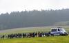 Inmigrantes marchan desde la frontera entre Austria y Alemania hasta un primer punto de registro de la Policía Federal alemana en la pequeña aldea bávara de Wegscheid, en el sur de Alemania.
Inmigrantes marchan desde la frontera entre Austria y Alemania hasta un primer punto de registro de la Policía Federal alemana en la pequeña aldea bávara de Wegscheid, en el sur de Alemania.