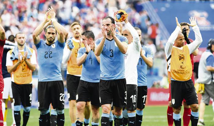 Los jugadores uruguayos se retiran luego del partido con Francia, el último del mundial de Rusia. · Foto: Sandro Pereyra