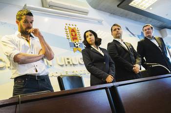 Andrés Scotti, Fátima González, Jair Bertoni y Pedro Bordaberry, ayer, en la Asociación Uruguaya de Fútbol. Andrés Scotti, Fátima González, Jair Bertoni y Pedro Bordaberry, ayer, en la Asociación Uruguaya de Fútbol.