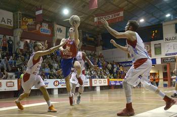 Mateo Sarni, de Nacional, durante el partido con Welcome, el martes, en la cancha de Welcome. Mateo Sarni, de Nacional, durante el partido con Welcome, el martes, en la cancha de Welcome.