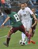 Ximena Ríos de Mexico y Esperanza Pizarro de Uruguay, en partido amistoso Sub 17, el 2 de noviembre. · Foto: Federico Gutiérrez Ximena Ríos de Mexico y Esperanza Pizarro de Uruguay, en partido amistoso Sub 17, el 2 de noviembre. · Foto: Federico Gutiérrez