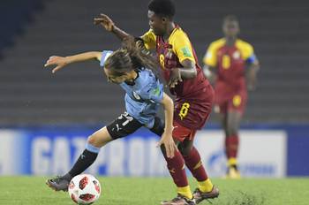Belén Aquino de Uruguay, y Mukarama Abdulai, de Ghana, 13 de noviembre, en el estadio Charrúa. Belén Aquino de Uruguay, y Mukarama Abdulai, de Ghana, 13 de noviembre, en el estadio Charrúa.