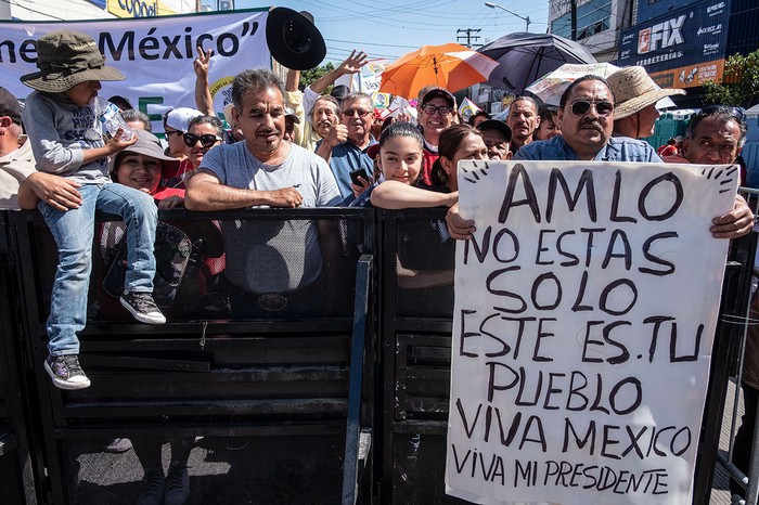 Acto del presidente mexicano Andrés Manuel López Obrado,r para "defender la dignidad mexicana", el sábado, en Tijuana, México. · Foto: Guillermo Arias, AFP