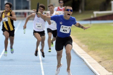 Final de posta 4 x 100, en la Pista Oficial de Atletismo Darwin Piñeyrúa del Parque Batlle (archivo, marzo de 2017).
· Foto: Sandro Pereyra Final de posta 4 x 100, en la Pista Oficial de Atletismo Darwin Piñeyrúa del Parque Batlle (archivo, marzo de 2017).
· Foto: Sandro Pereyra