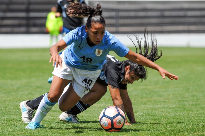 Partido amistoso de las selecciones sub-20 de Uruguay y Argentina, ayer, en Jardines del Hipódromo. · Foto: Federico Gutiérrez