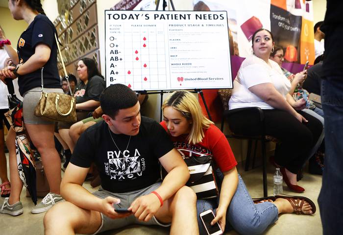 Habitantes de El Paso esperan su turno para donar sangre en el Centro de Donación Vitalan. Getty Images, Afp · Foto: Mario Tama