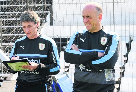 Gustavo Ferreyra y Fabián Coito, previo a un partido amistoso de la selección sub 20 con Argentina, en Jardines del Hipódromo. Foto: Sandro Pereyra (archivo, agosto de 2018) Gustavo Ferreyra y Fabián Coito, previo a un partido amistoso de la selección sub 20 con Argentina, en Jardines del Hipódromo. Foto: Sandro Pereyra (archivo, agosto de 2018)
