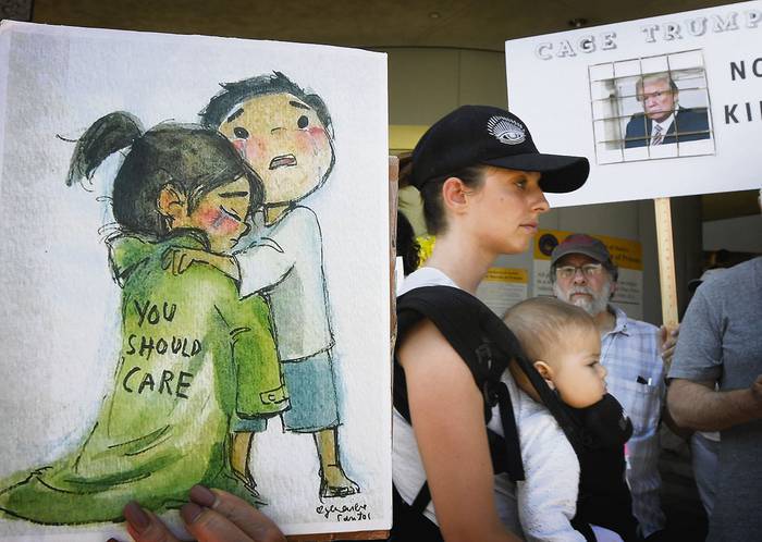 Manifestación contra la separación de familias inmigrantes, el sábado, frente al edificio de Inmigración y Aduanas (ICE), en Los Ángeles, California
 · Foto: Mark Ralston