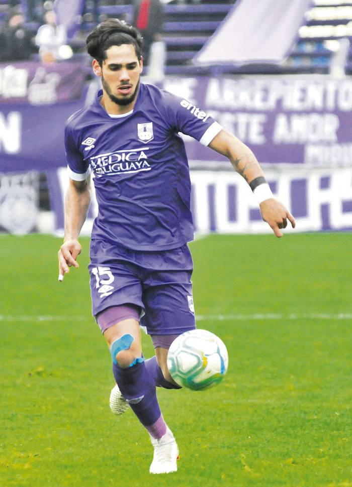 Ayrton Cougo, de Defensor Sporting, el sábado, en el Franzini. · Foto: Federico Gutiérrez
