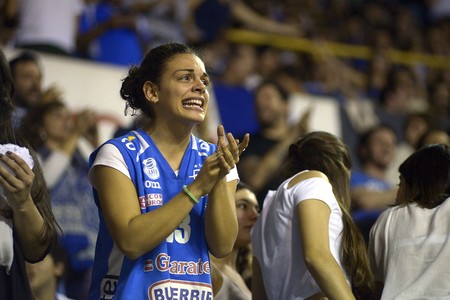 Hincha de Malvín en la final de la Liga Uruguaya de Básquetbol (archivo, mayo de 2018). · Foto: Andrés Cuenca Hincha de Malvín en la final de la Liga Uruguaya de Básquetbol (archivo, mayo de 2018). · Foto: Andrés Cuenca