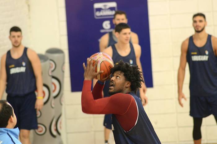 Hátila Passos, durante un entrenamiento de la selección uruguaya de básquetbol (archivo, setiembre de 2018). · Foto: Pablo Vignali