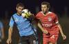 Walter Díaz, de Treinta y Tres, y Matías Pereyra, de Rocha, por la 16a Copa Nacional de Selecciones, el sábado 12, en el estadio Centro Empleados de Comercio, en Treinta y Tres.
· Foto: Fernando Morán Walter Díaz, de Treinta y Tres, y Matías Pereyra, de Rocha, por la 16a Copa Nacional de Selecciones, el sábado 12, en el estadio Centro Empleados de Comercio, en Treinta y Tres.
· Foto: Fernando Morán