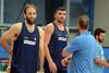 Kiril Wachsmann, Esteban Batista y Rubén Magnano, durante un entrenamiento de la selección uruguaya de básquetbol. · Foto: Pablo Vignali Kiril Wachsmann, Esteban Batista y Rubén Magnano, durante un entrenamiento de la selección uruguaya de básquetbol. · Foto: Pablo Vignali