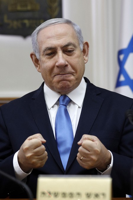 Benjamin Netanyahu, primer ministro israelí, abre la reunión semanal del gabinete, ayer, en su oficina en Jerusalén.
· Foto: Gali Tibbon Benjamin Netanyahu, primer ministro israelí, abre la reunión semanal del gabinete, ayer, en su oficina en Jerusalén.
· Foto: Gali Tibbon