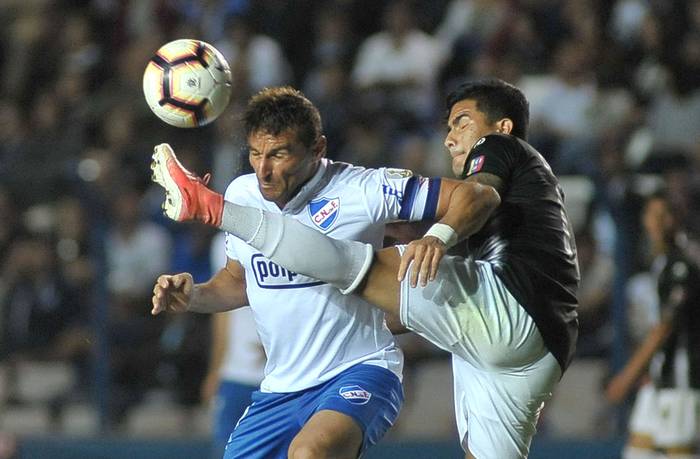 Gonzalo Bergessio, de Nacional, durante el partido con Zamora, por la copa Libertadores. · Foto: Dante Fernández