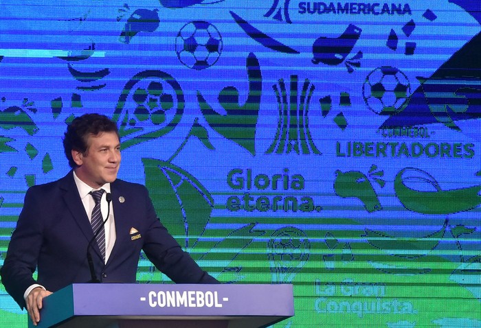 Alejandro Domínguez, presidente de la Confederación Sudamericana de Fútbol durante el sorteo de la Copa Sudamericana y Copa Libertadores, ayer,en Luque, Paraguay. · Foto: Norberto Duarte, AFP