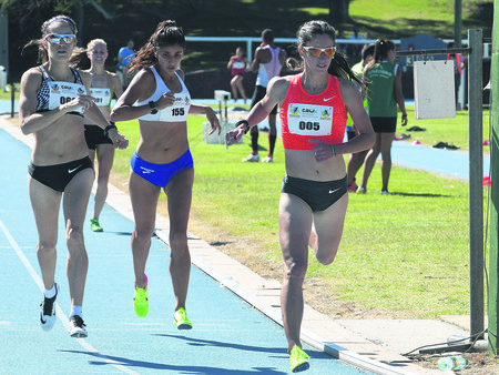 María Pía Fernández, durante la final de 800 metros del Grand Prix Darwin Piñeyrúa, en la pista de Atletismo (archivo, marzo de 2017). · Foto: Sandro Pereyra María Pía Fernández, durante la final de 800 metros del Grand Prix Darwin Piñeyrúa, en la pista de Atletismo (archivo, marzo de 2017). · Foto: Sandro Pereyra