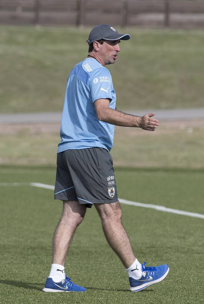 Diego Demarco, durante un entrenamiento de la selección sub 15, en el complejo Uruguay Celeste (archivo, noviembre de 2016). · Foto: Sandro Pereyra