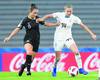 Macey Fraser, de Nueva Zelanda, y Antonella Ferradans, de Uruguay, durante el mundial sub 17, el 16 de noviembre de 2018, en el estadio Charrúa. Foto: Sandro Pereyra. Macey Fraser, de Nueva Zelanda, y Antonella Ferradans, de Uruguay, durante el mundial sub 17, el 16 de noviembre de 2018, en el estadio Charrúa. Foto: Sandro Pereyra.