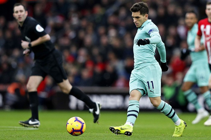 Lucas Torreira, de Arsenal, durante un partido con Southampton, en el estadio St Mary, en Southampton, Inglaterra. (archivo, diciembre de 2018) · Foto: Adrián Dennis