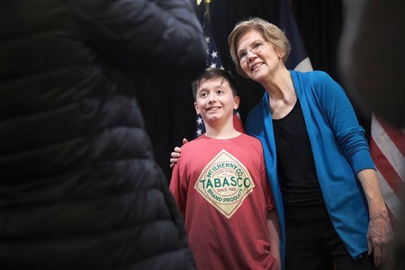 Elizabeth Warren, senadora del Partido Demócrata, durante un acto, el viernes, en Council Bluffs, Iowa. · Foto: Scott Olson Elizabeth Warren, senadora del Partido Demócrata, durante un acto, el viernes, en Council Bluffs, Iowa. · Foto: Scott Olson