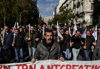Movilización durante una huelga nacional de 24 horas por parte del sindicato del sector privado y el sindicato comunista de trabajadores PAME, el 28 de noviembre en Atenas. Movilización durante una huelga nacional de 24 horas por parte del sindicato del sector privado y el sindicato comunista de trabajadores PAME, el 28 de noviembre en Atenas.