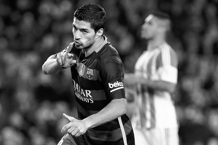 Luis Suárez, de Barcelona, festeja un gol a Real Betis, ayer en el Camp Nou de Barcelona. Foto: Pau Barrena, Afp