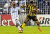 Guillermo Acosta, de Atlético Tucumán, y Agustín Canobbio, de Peñarol, ayer, en el estadio José Fierro en Tucumán, Argentina.
· Foto: Walter Monteros Guillermo Acosta, de Atlético Tucumán, y Agustín Canobbio, de Peñarol, ayer, en el estadio José Fierro en Tucumán, Argentina.
· Foto: Walter Monteros