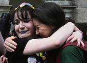 Votantes del Si, durante el referéndum sobre el aborto en Irlanda, el sábado, en Dublín.
