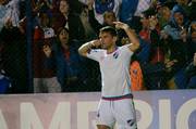 Gonzalo Bergessio, festeja el segundo gol de Nacional a San Lorenzo, ayer, en e Gran Parque Central.