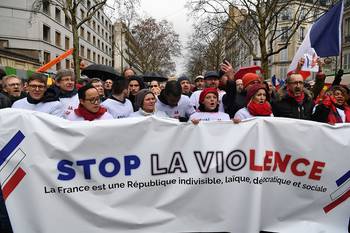 Marcha de 'bufandas rojas', el 27 de enero en París.
Marcha de 'bufandas rojas', el 27 de enero en París.