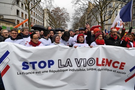 Marcha de 'bufandas rojas', el 27 de enero en París.
· Foto: Alain Jocard Marcha de 'bufandas rojas', el 27 de enero en París.
· Foto: Alain Jocard
