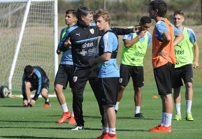 Entrenamiento de la selección uruguaya sub 20, en el Complejo Celeste (archivo, mayo de 2019).
 · Foto: Federico Gutiérrez