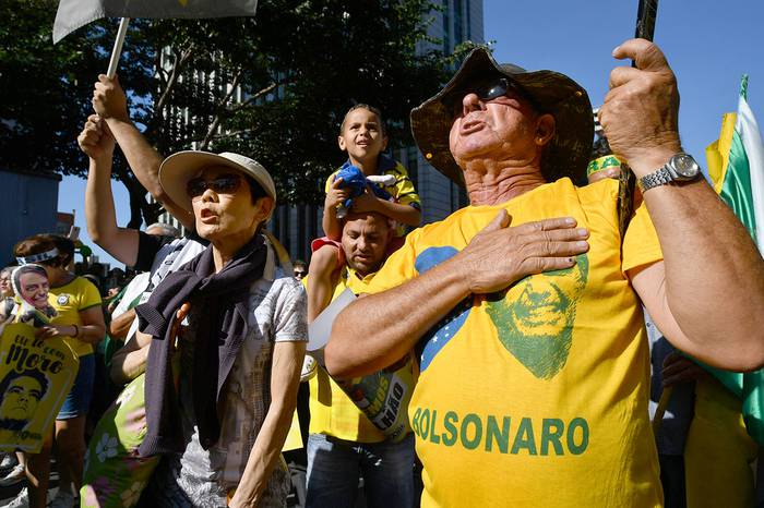 Partidarios del presidente brasileño Jair Bolsonaro, durante una manifestación, ayer, en San Pablo, Brasil. · Foto: Nelson Almeida, AFP