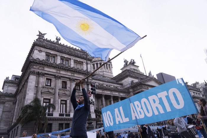 Manifestación en contra de la legalización de la interrupción voluntaria del embarazo, en Buenos Aires. · Foto: Mariana Greif