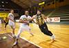 Paul Harrison, de Larre Borges, y Khapri Alston, de Peñarol, en el gimnasio de Larre Borges.
· Foto: Mariana Greif Paul Harrison, de Larre Borges, y Khapri Alston, de Peñarol, en el gimnasio de Larre Borges.
· Foto: Mariana Greif