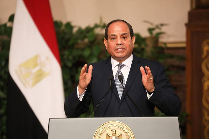 Abdel Fattah Al-Sisi, durante una conferencia de prensa junto al presidente de Francia, Emmanuel Macron, el 28 de enero, en El Cairo. · Foto: Ludovic Marin