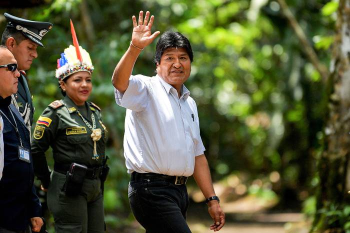 Evo Morales arriba a un encuentro presidencial por la Amazonia en la Universidad Nacional de Colombia, en Leticia, departamento de Amazonia, el 6 de setiembre. · Foto: Raúl Arboleda, AFP