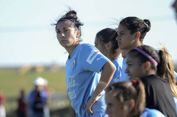 Adriana Herrera, Sabrina Soravilla, Catia Gómez, Maria Silvia González y Daiana Farías en el Partido de entrenamiento de la selección femenina en el complejo La Coruña. (archivo, febrero de 2020) · Foto: Pablo Vignali