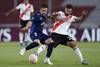 Gabriel Neves de Nacional y Leonardo Ponzio de River Plate, ayer, en el estadio Libertadores de America.
Foto: marceloo endelli / POOL / AFP
· Foto: Marcelo Endelli, AFP Gabriel Neves de Nacional y Leonardo Ponzio de River Plate, ayer, en el estadio Libertadores de America.
Foto: marceloo endelli / POOL / AFP
· Foto: Marcelo Endelli, AFP
